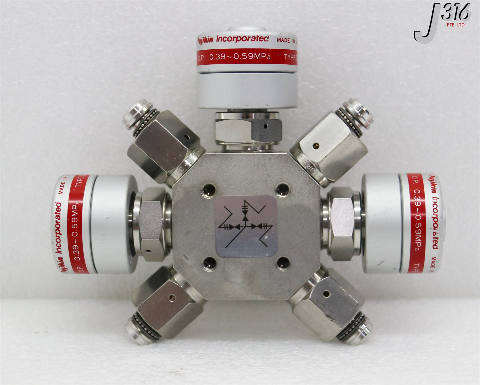 33592 FUJIKIN TRIPLE ACT, 4 PORT BLK VLVS, O.P. 0.39~0.59MPA, TYPE